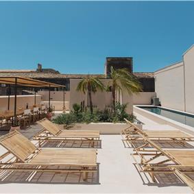 3 bedroom villa with heated pool in Noto, sleeps 6